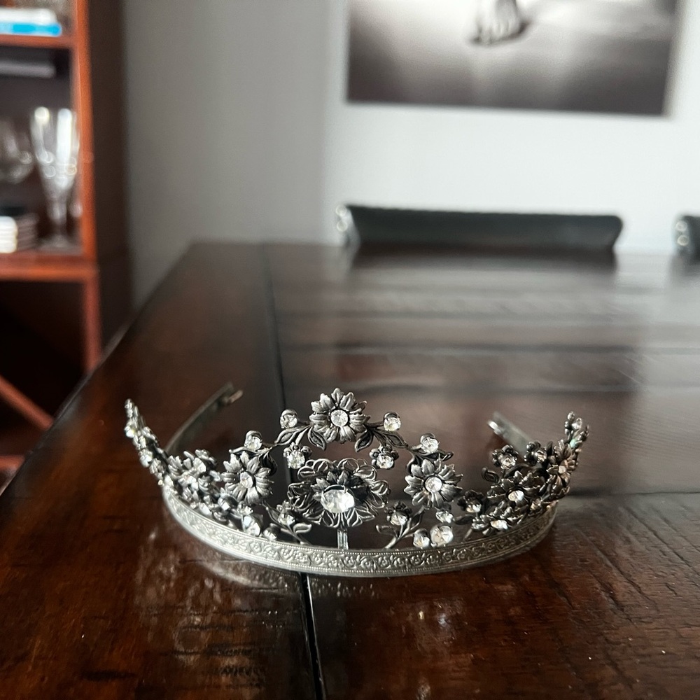 Elegant Silver Floral Tiara